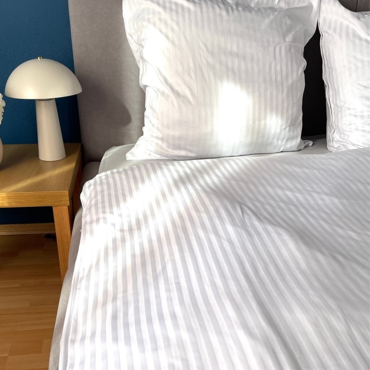 pościel biała hotelowa.jpg